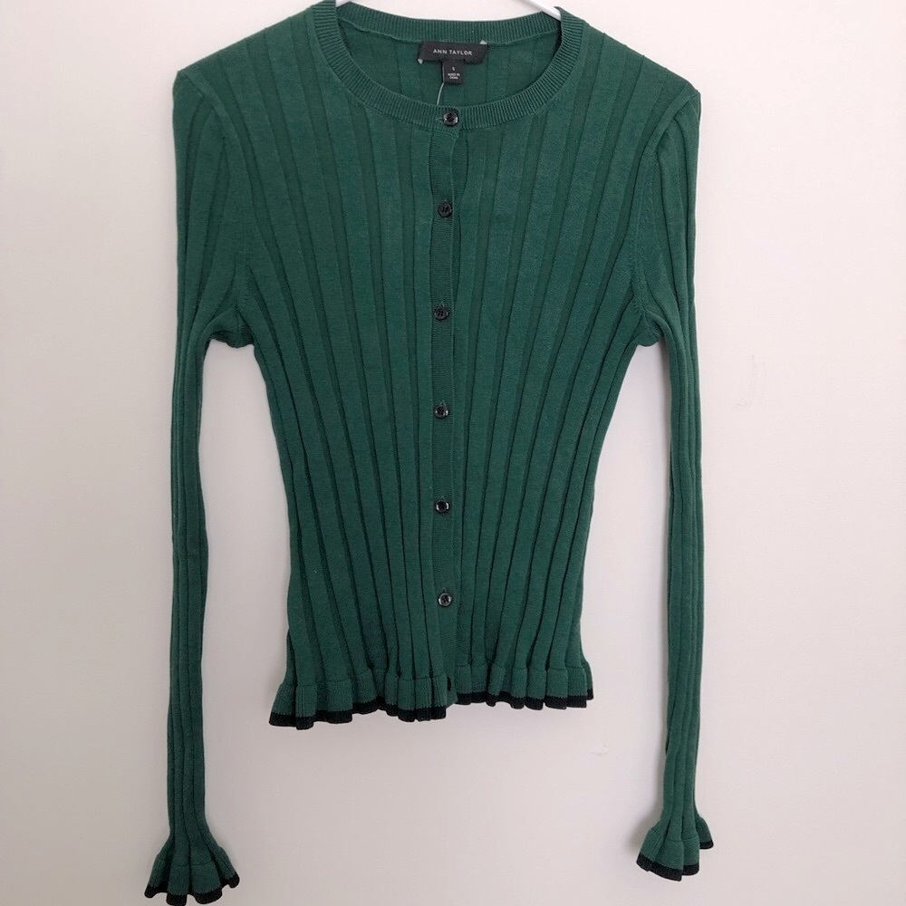 NWT Ann Taylor fitted green cardigan size small